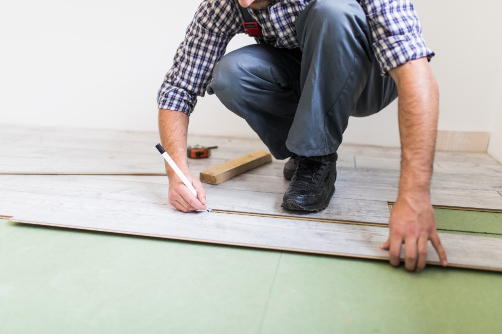 Choosing the Right Laminate Installer: The Key to Flawless Floors